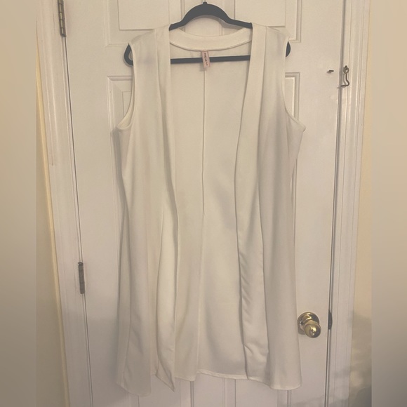 Long Vest With Matching Pants - Picture 2 of 3